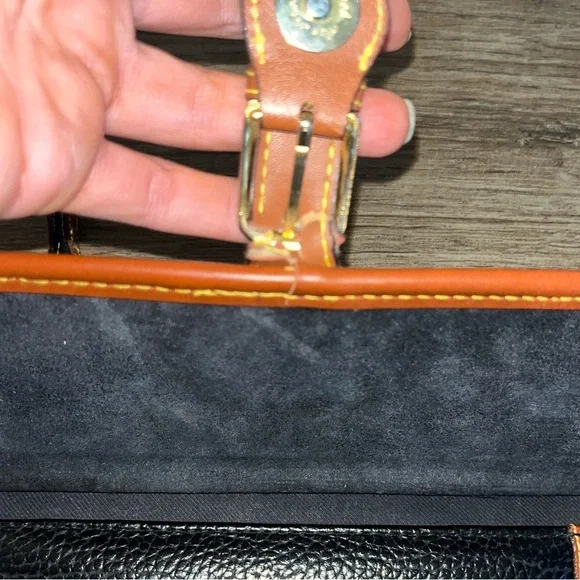 Dooney & Bourke 80’s Vintage Pebbled Leather Shoulder Bag - Picture 6 of 6